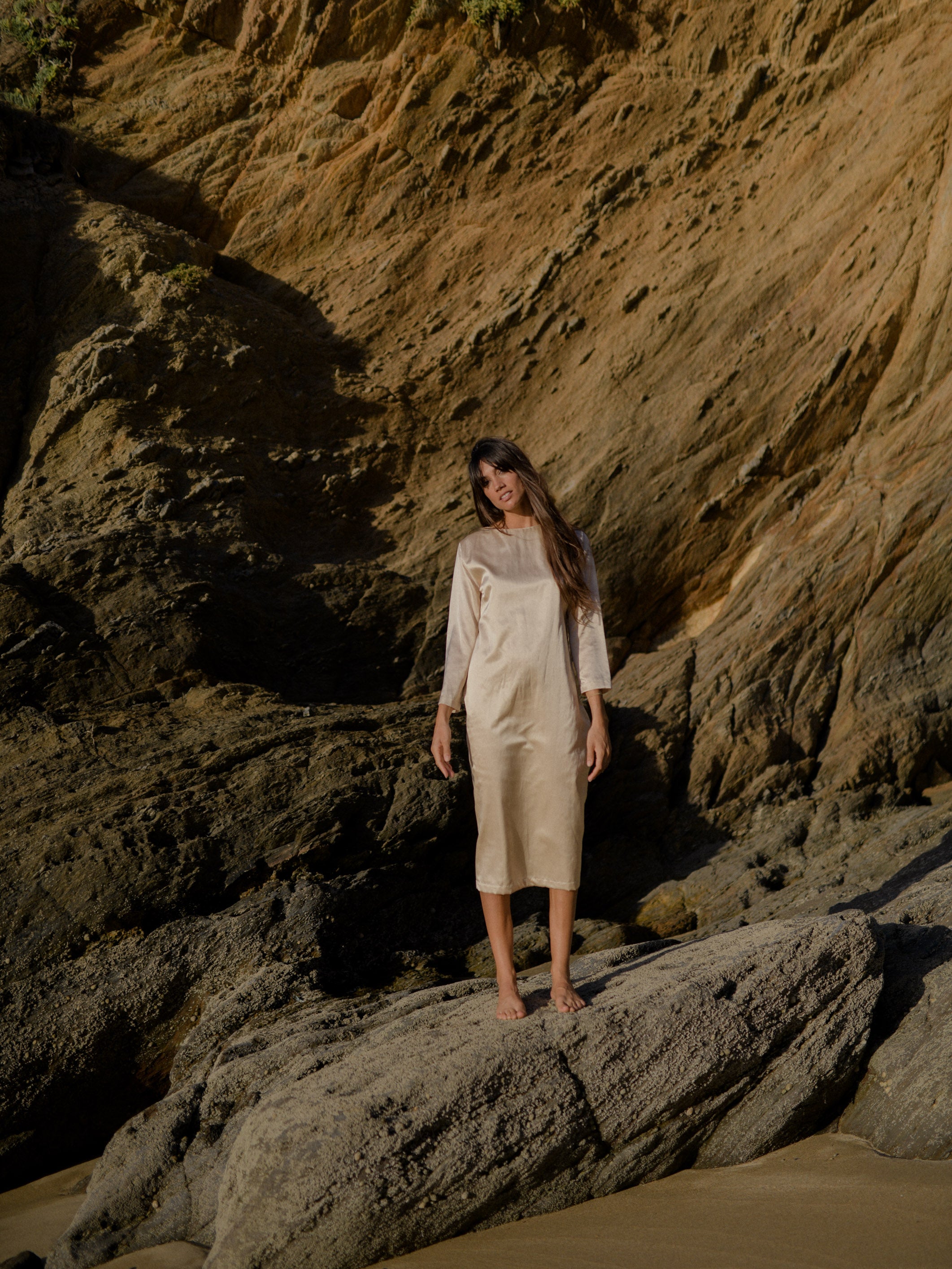 MIRROR silk dress in champagne blueanemone